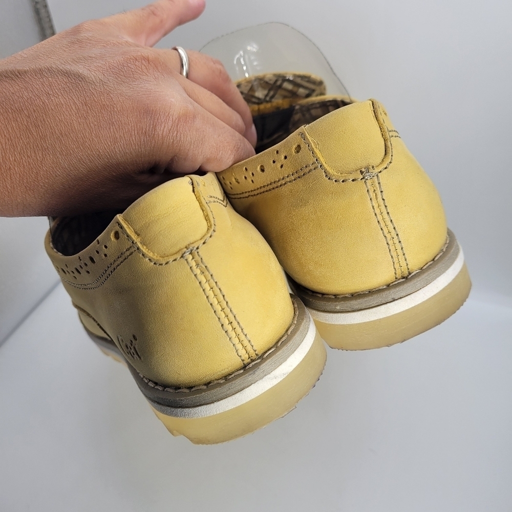 Cat Caterpillar Women's Flat Shoes Size 6 Light Yellow Leather LOAFERS - Picture 3 of 14